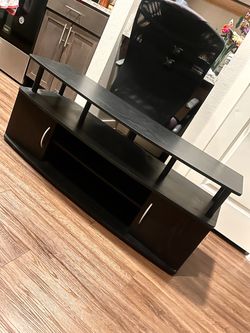 Black Dark Wood TV Stand Media Console in Good Condition (pick up Lakeline Mall area)