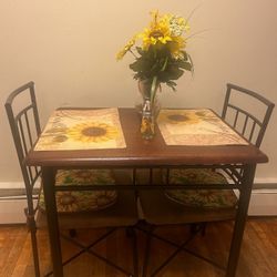 Small Table 2 Chairs 