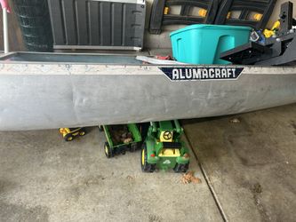 17’ Alumicraft Canoe