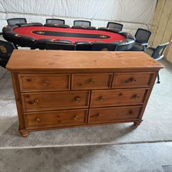 7 drawer wooded dresser 