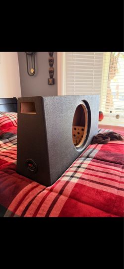 Ported box tuned to 32hz for 12” shallow subwoofer
