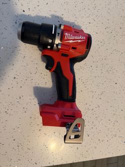 Milwaukee m18 compact hammer drill
