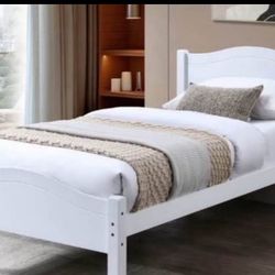 New! Hampton Chic Wood Twin Platform Bed!! Reg $300!