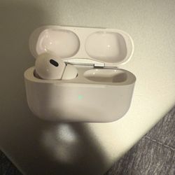 Like New Apple AirPods Pro2 Works Great Lost Right Pair