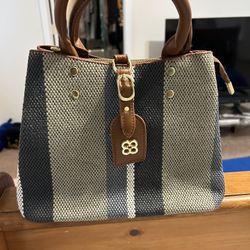 Very Nice Compact Purse For Ladies 
