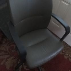 Office Chair Green Like New Condition Leather 24w×47