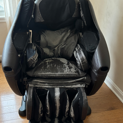 2018 Fair Condition Inada DreamWave HCP-11001A Massage Chair with Remote - Philadelphia, PA