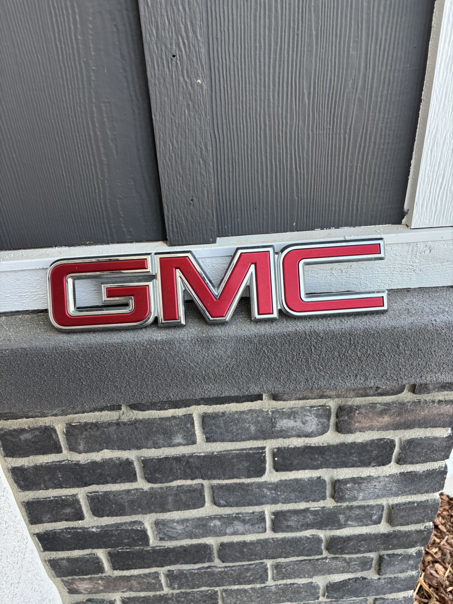 2018 GMC Front Grill emblem