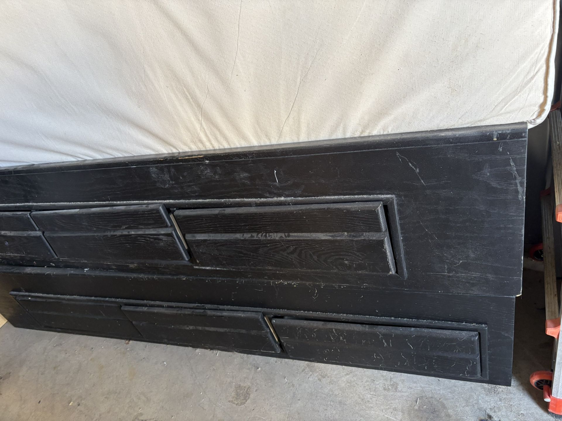 Queen Size Pedestal Bed With 6 Drawers.