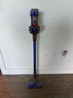 Dyson V8