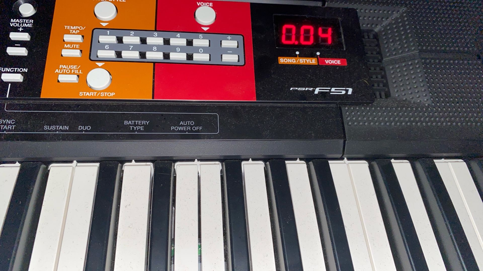 YAMAHA - psr F57