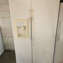 GE HOTPOINT SIDE BY SIDE REFRIGERATOR MFG-2017