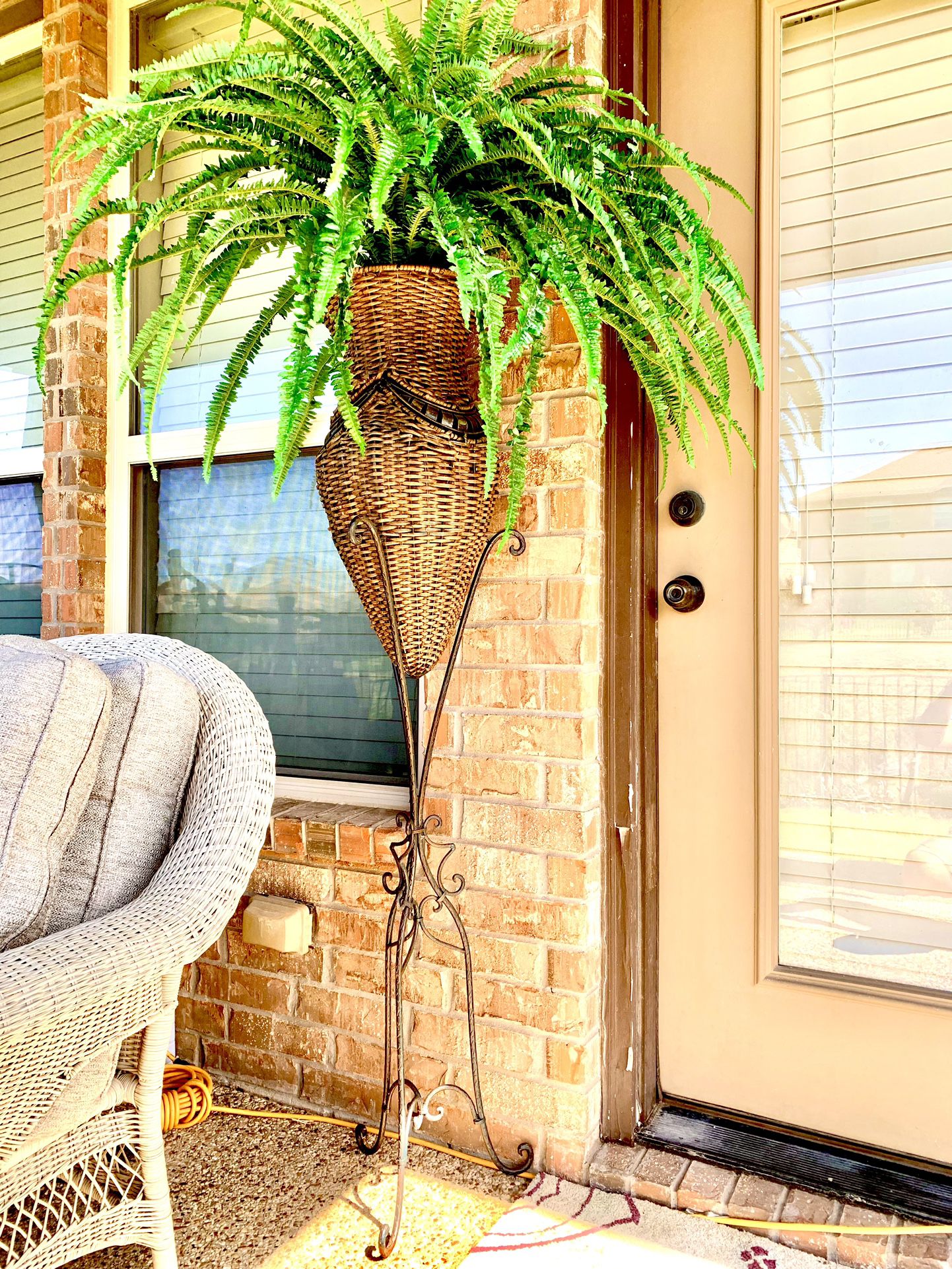 6’ft indoor/outdoor FERN DECOR w Stand(great SHAPE & CONDITION:10/10)(read💥💥💥)