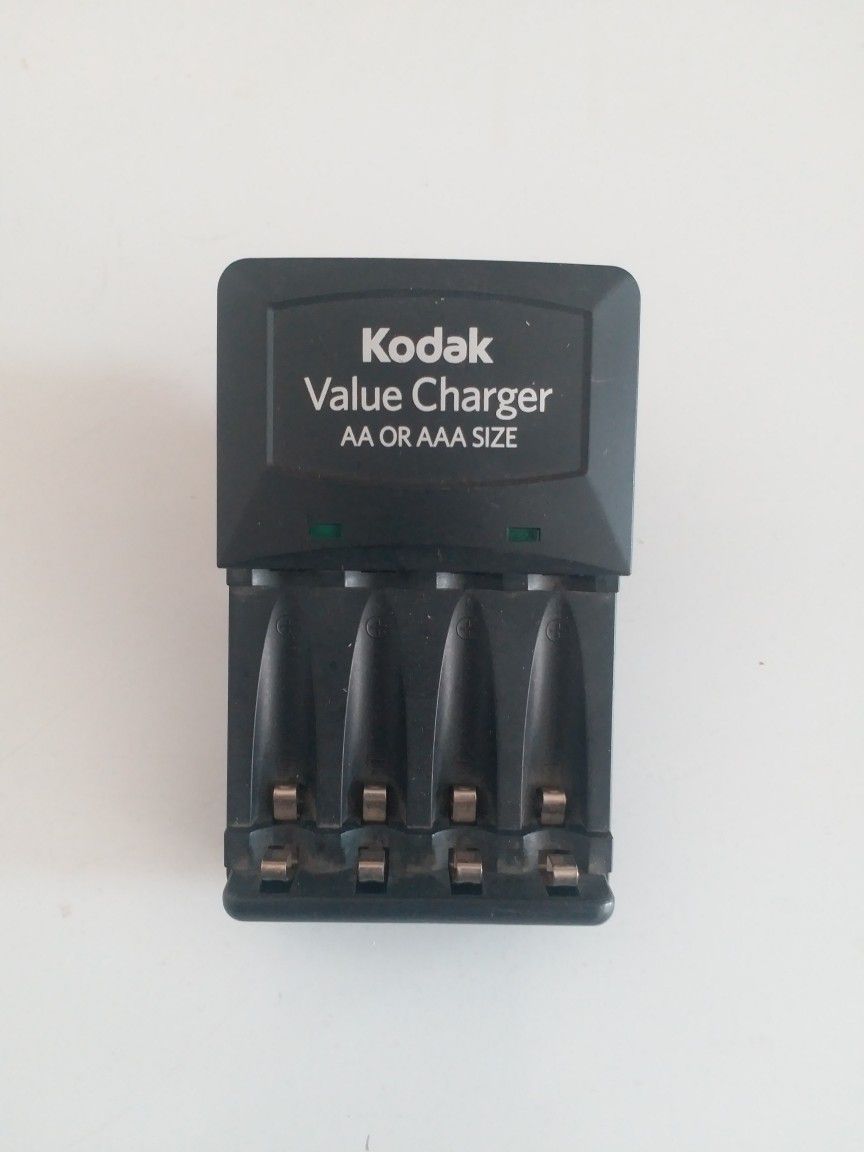 AAA and AA Lithium Battery Charger by Kodak 