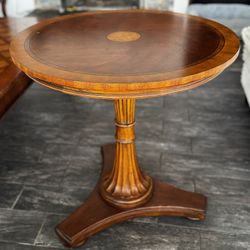 Lovely ETHAN ALLEN Carved Pedestal Side Lamp Table; Townhouse Henley  #30-8204 RARE ITEM!