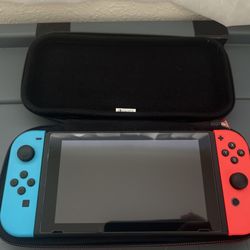 Nintendo Switch + Cover + Dock
