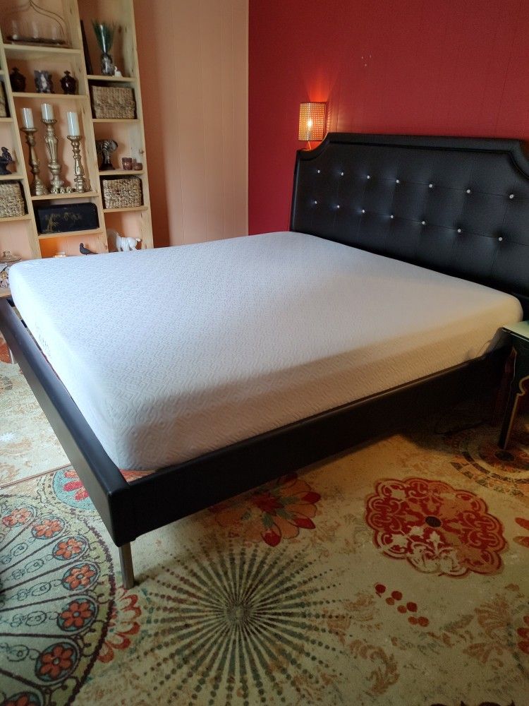 Braxton Studio Carlotta King Bed - Excellent Condition