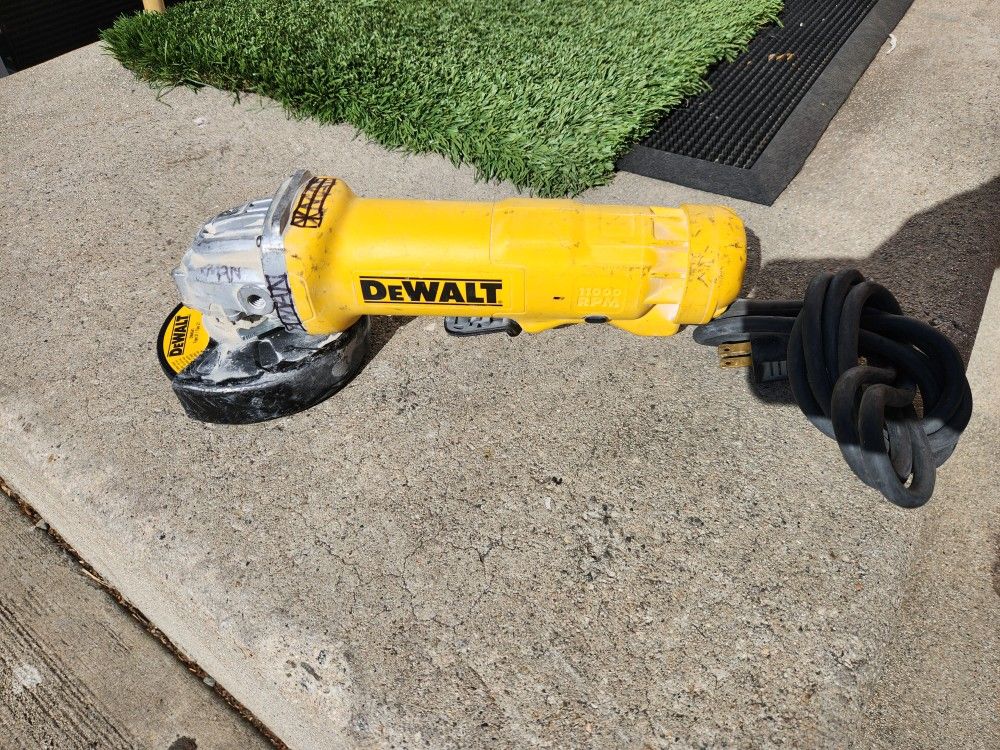 Dewalt 4 1/2 Angle Grinder Like New