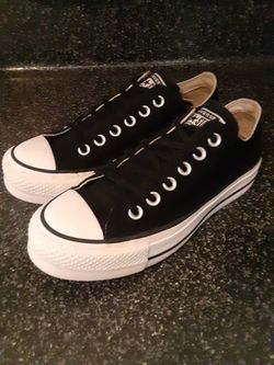 Converse Platform womens 6 Great Condition