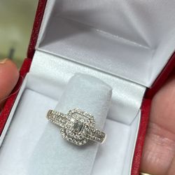 14k Gold Diamond Ring 