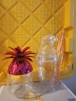 Dunkin doughnuts EAGLE and Pineapple cups