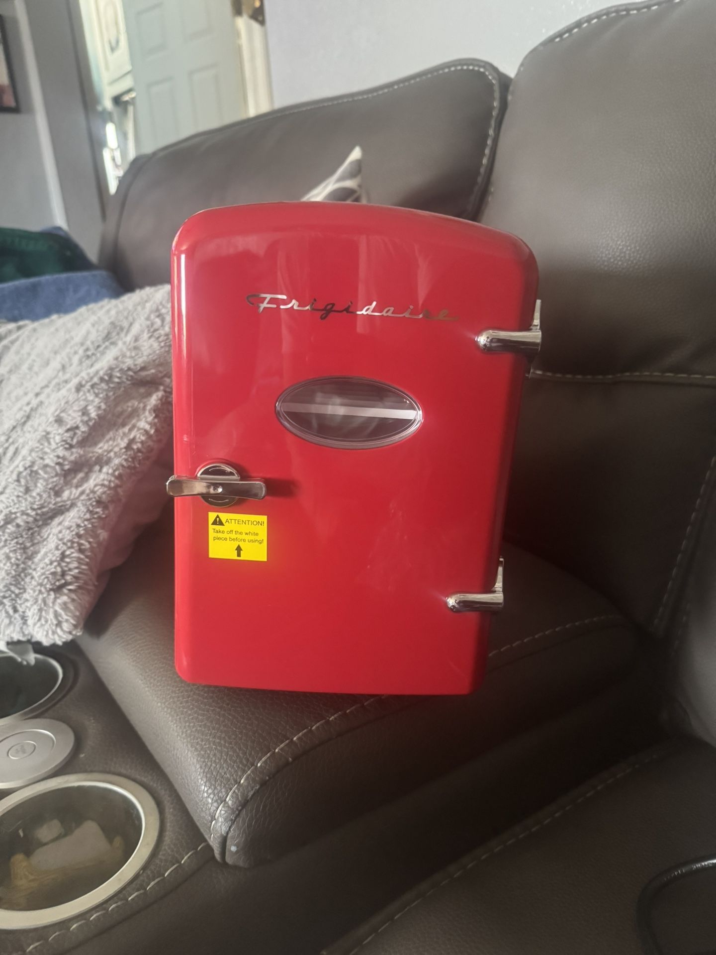 Mini Fridge 