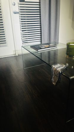 🔥🎯Clear Coffee Table -Center piece 🔥 mint condition