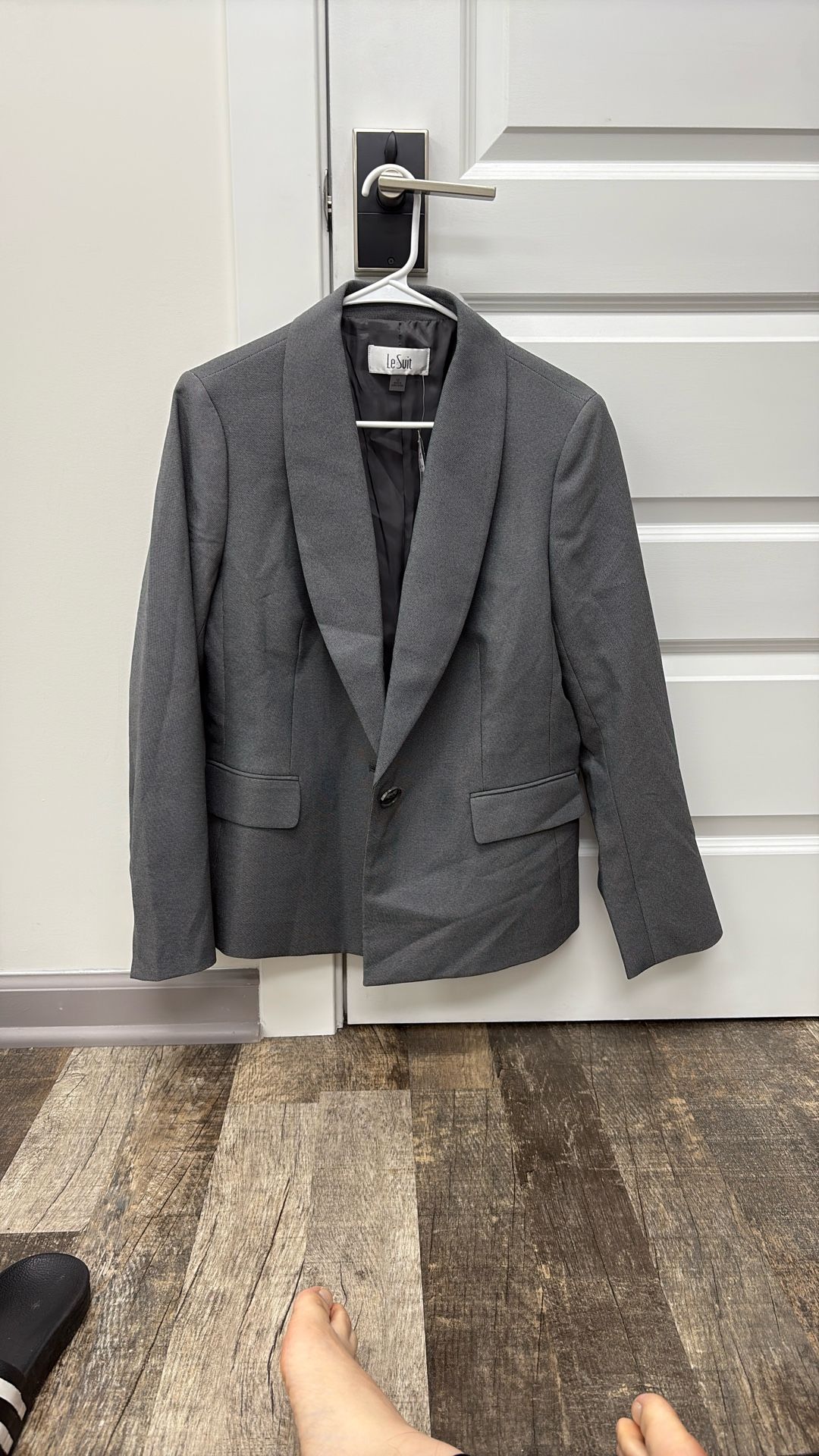 Le suit Women’s Blazer Brand new