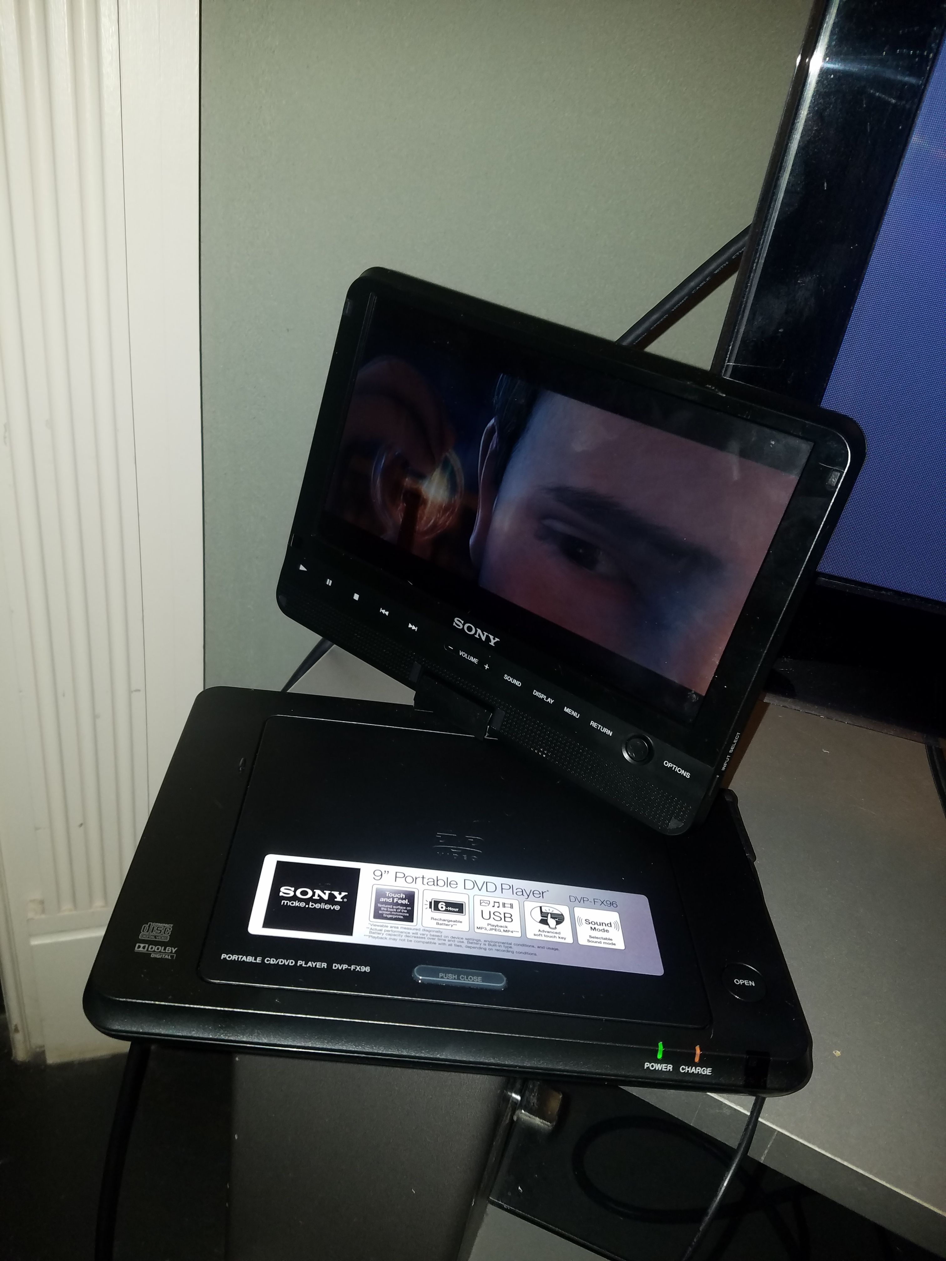 Working sony portable dvd player dvp-fx96 9 inch swivel tv monitor