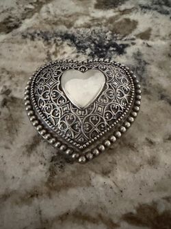 Vintage Silver-Tone Heart-Shaped Metal Trinket Box with Decorative Lid