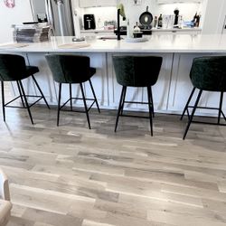 4 Counter Stools- new In Boxes 