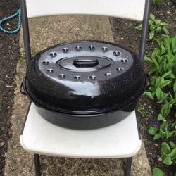 Roasting Pan and lid good condition used one time