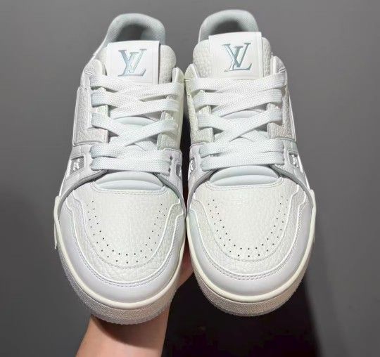 Louis Vuitton trainer in white cement color