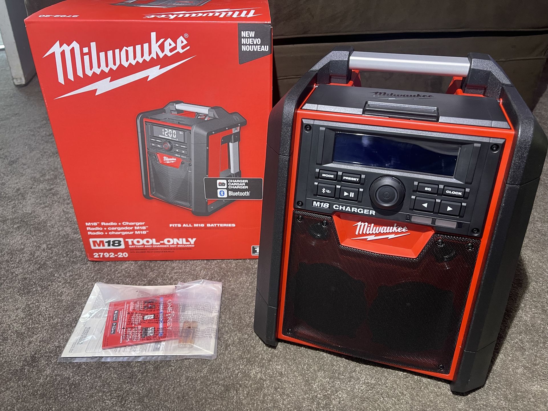 Milwaukee 18v Jobsite Radio/Charger