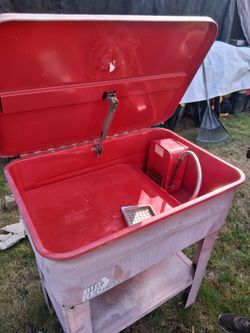 Tool cleaning box