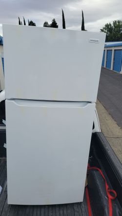 FRIGIDAIRE 28" REFRIGERATOR OPEN BOX CAN DELIVER ANYWHERE