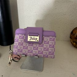 New Juicy Couture 5.5in Card Wallet Violet