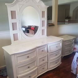 FULL/QUEEN SIZED PRINCESS  DRESSER WITH MIRROR 