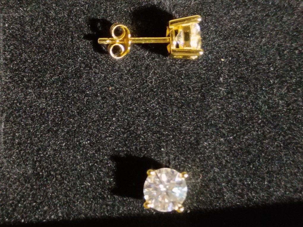 1 Carat Moissanite VVS1 Stud Earrings With Gold Plated 925 Silver