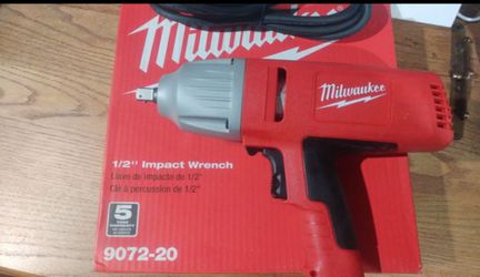 Milwaukee 1/2" impact wrench
