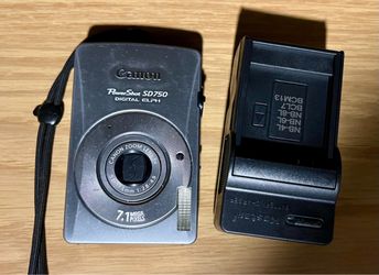 Canon PowerShot SD750 Digital Elph Camera