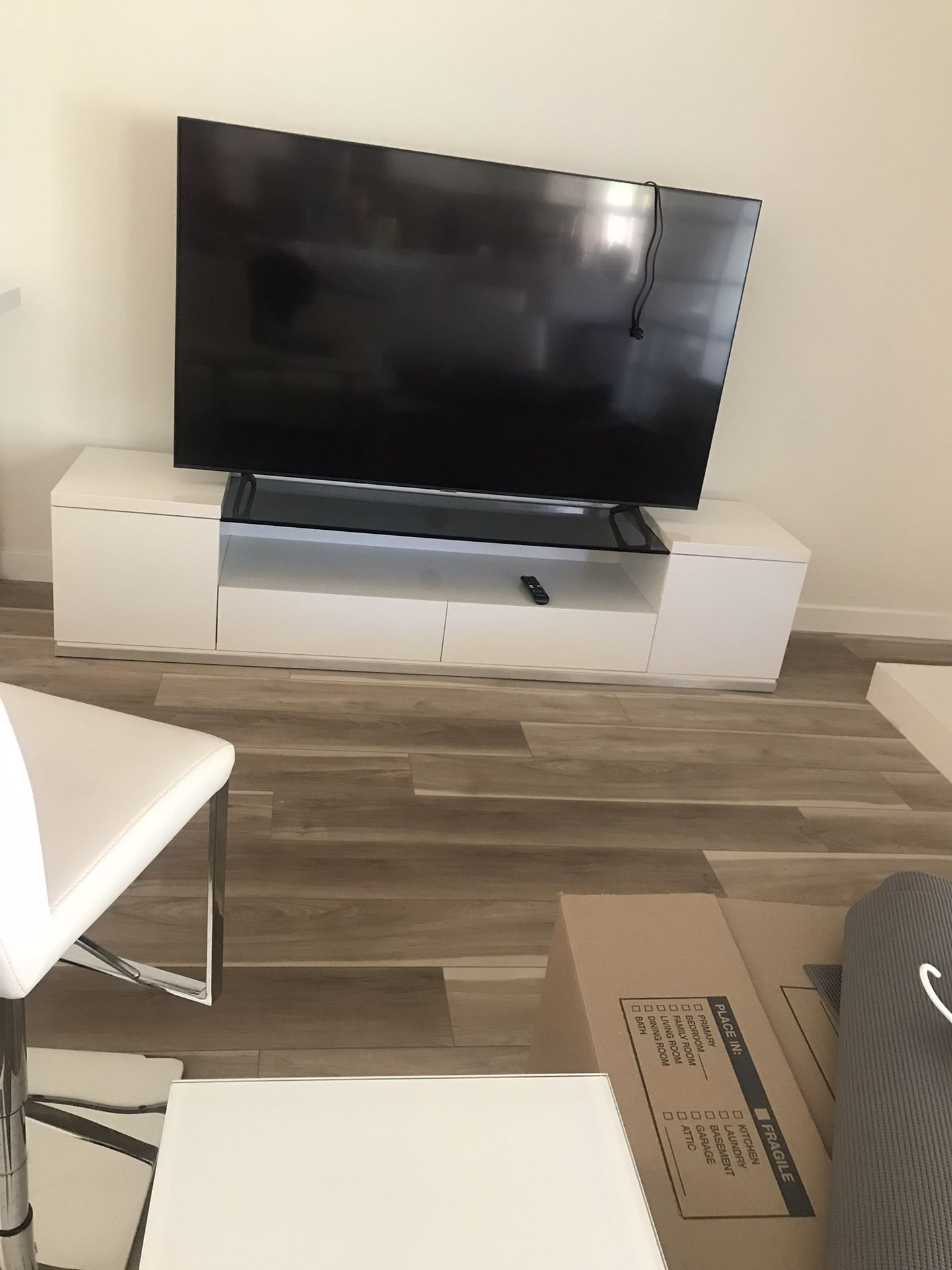 Modani White Large TV Stand w/Glass and Storage