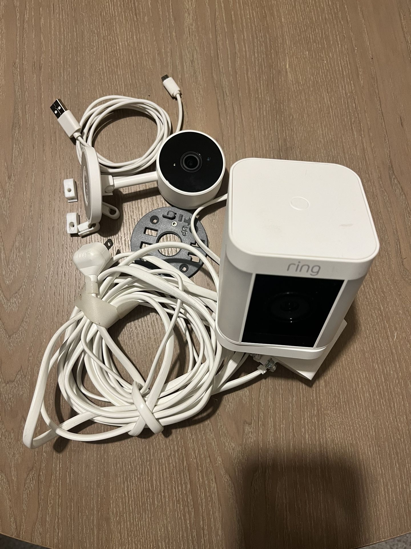 Ring Spotlight Cam Plus, Plug-In | Home or business security with HD video, Two-Way Talk, Color Night Vision, and Security Siren (2022 release) - Whit