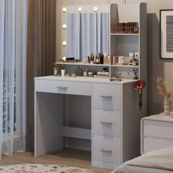 Makeup Vanity Table Set  (mirror small damage)