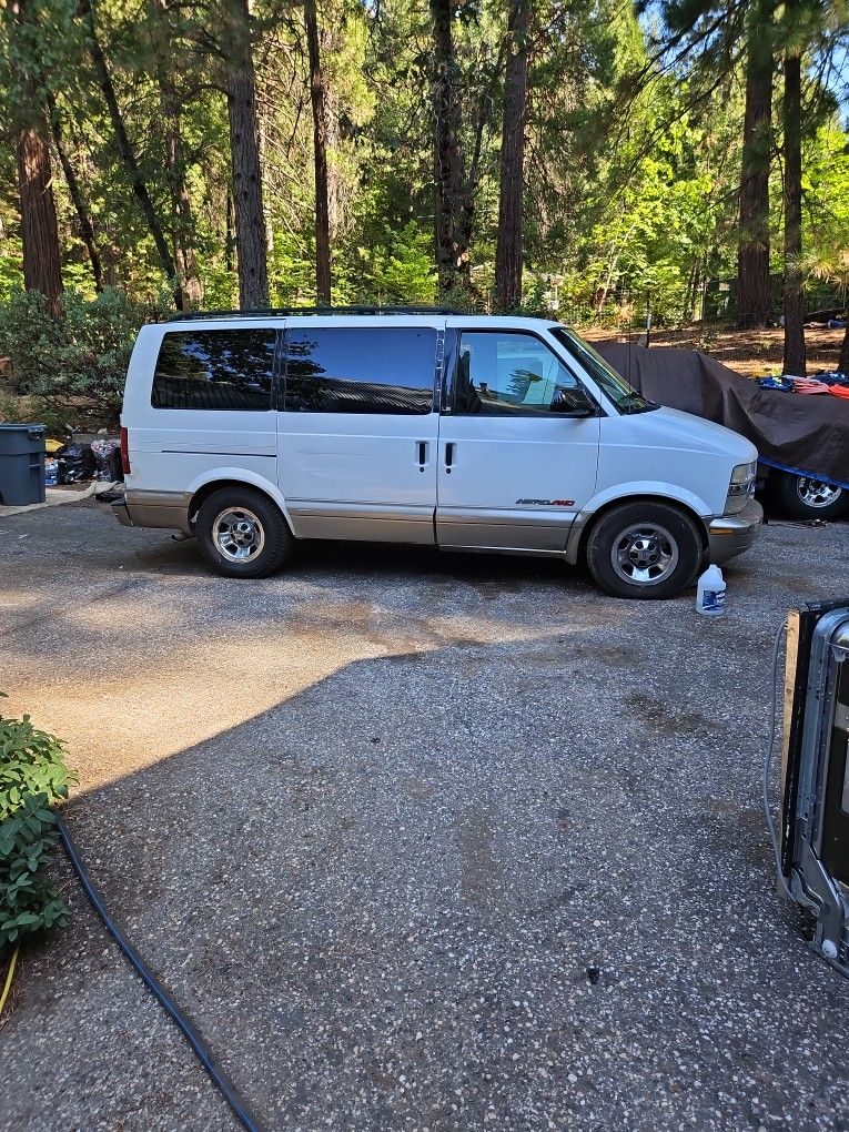 2000 Chevrolet Astro Van