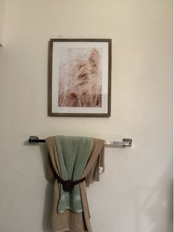 Wall art and matching towels (bathroom )
