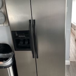Stainless Steel Side-By-Side Icemaker Refrigerator