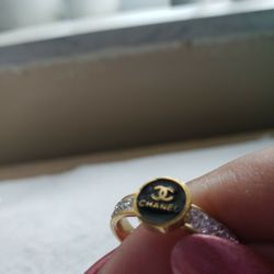 Beautiful "G" RING SIZE 9