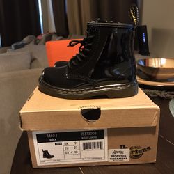Dr .Martens girls