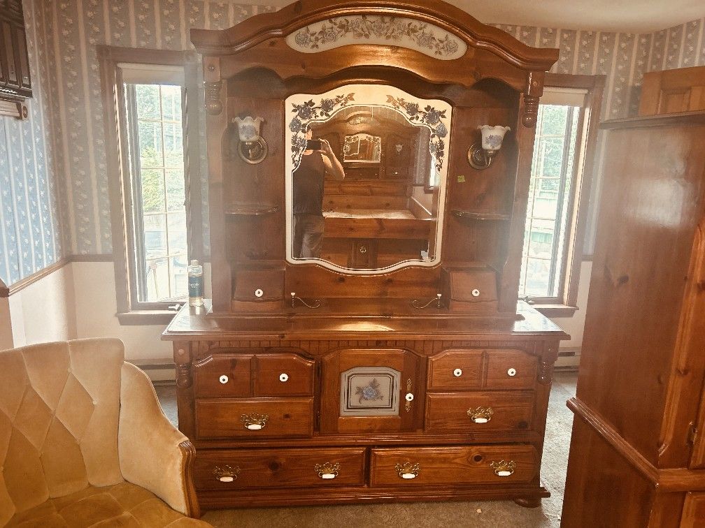 Solid Wood Queen Bedroom Set 5 Pieces